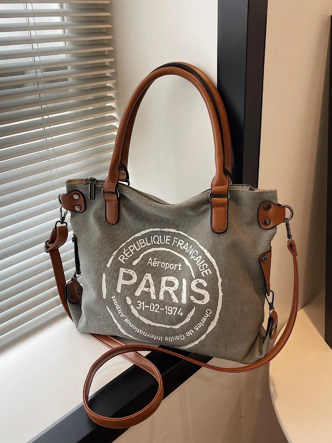 Fashionable Letter Print Handbag, Casual PU Leather Zipper Shoulder Bag for Women, Casual Versatile High-Quality Daily Commuting Bag, Trendy Shopping Bag