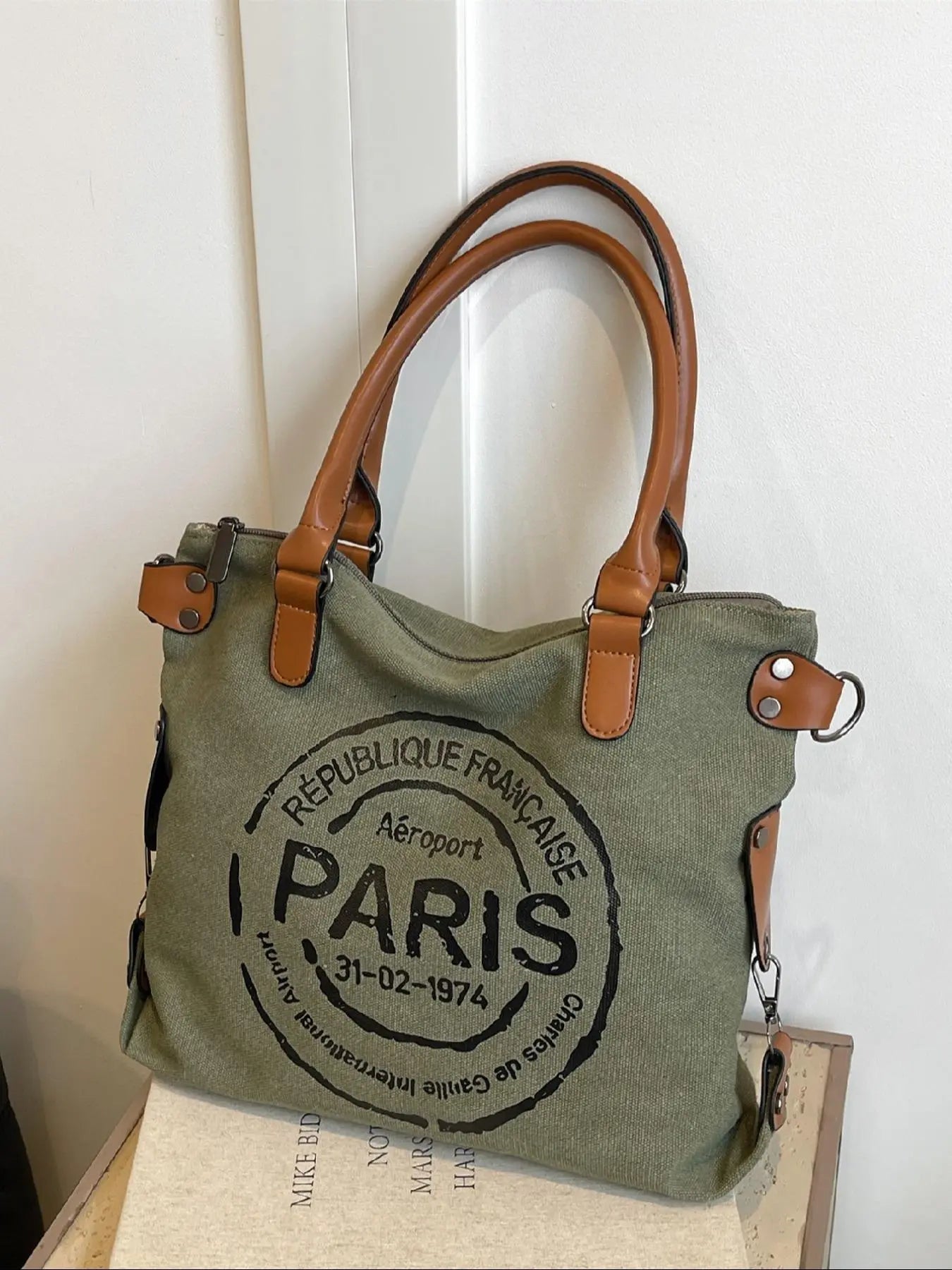 Fashionable Letter Print Handbag, Casual PU Leather Zipper Shoulder Bag for Women, Casual Versatile High-Quality Daily Commuting Bag, Trendy Shopping Bag